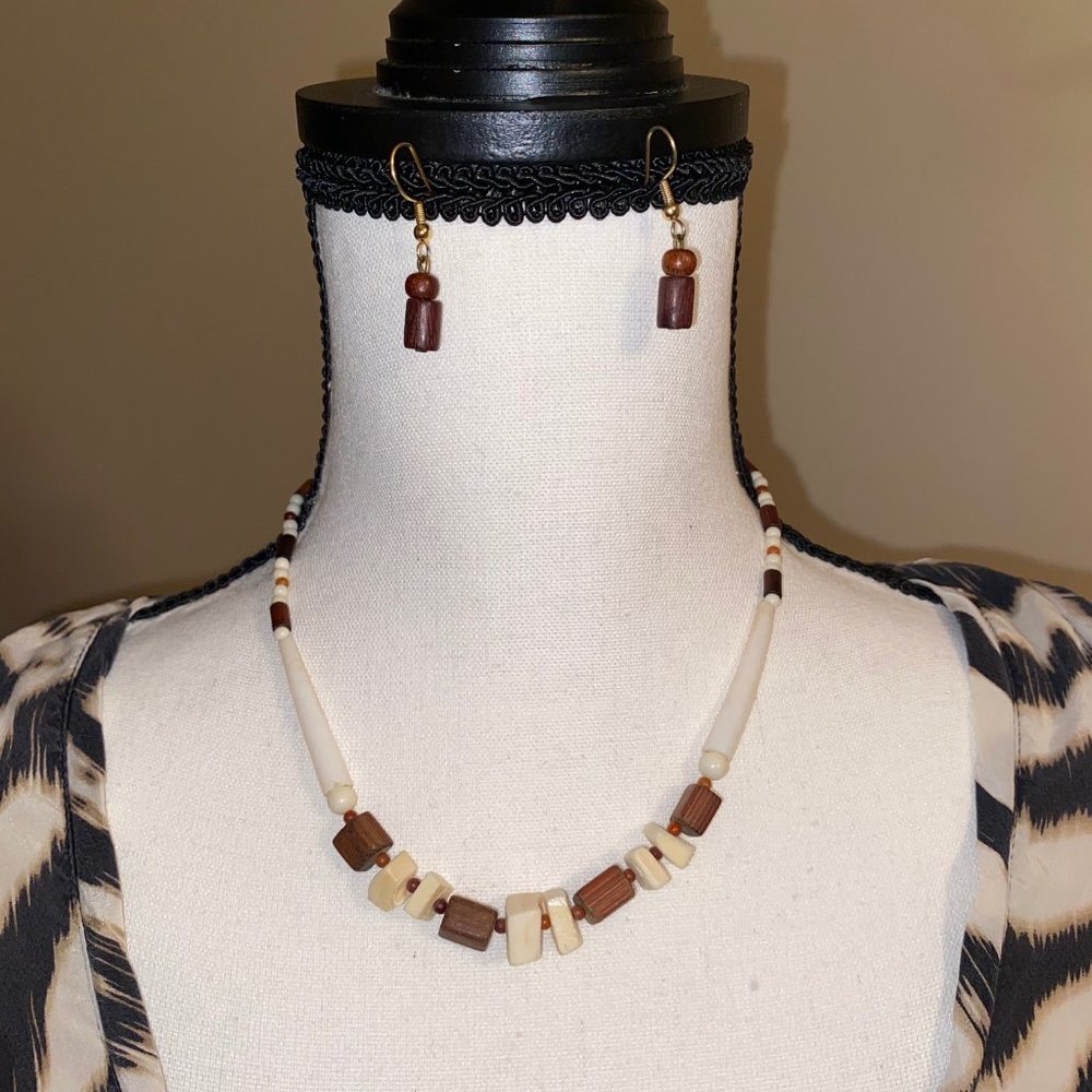 necklace and ear rings